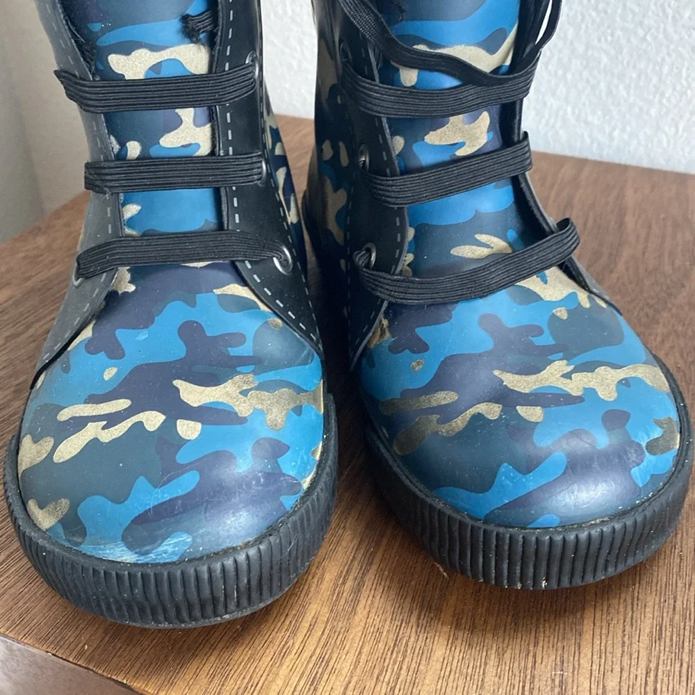 Western Chief Blue Camo waterproof Rain Boots Pull On Snow Boots, Kids 11/12